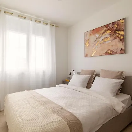 Superior - Free Parking Apartment